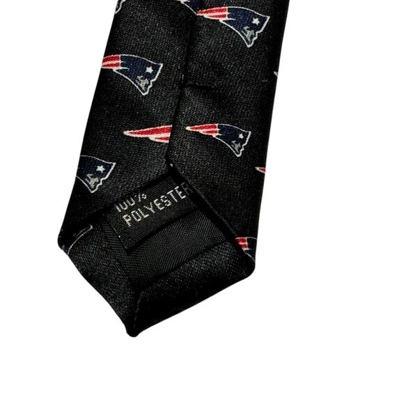 NFL New England Patriots Super Bowl XXXIX Champions 2005 Necktie Football - Picture 6 of 7